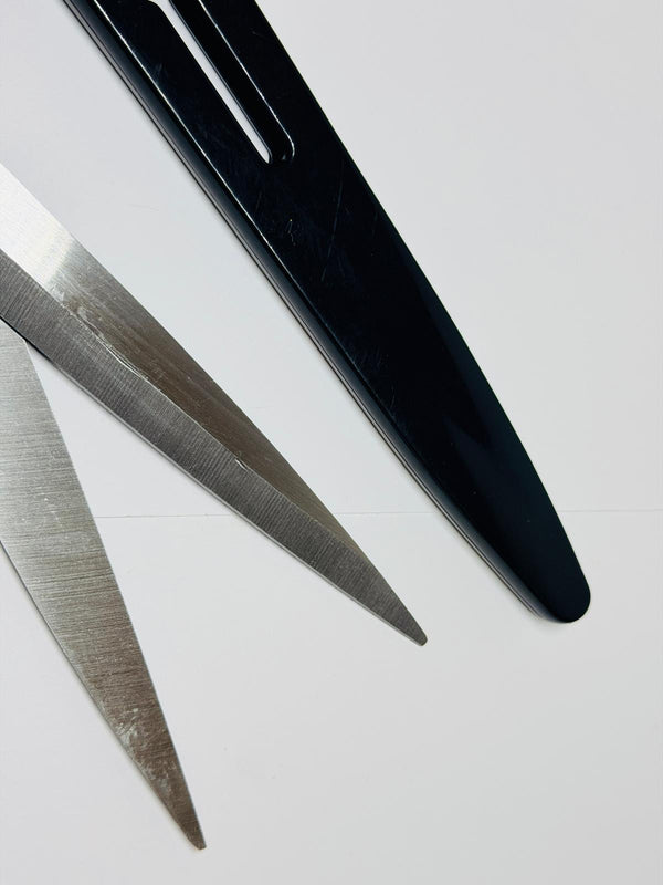 Heavy-duty professional tailor scissors designed for cutting thick fabrics, textiles, and materials with smooth, accurate performance.